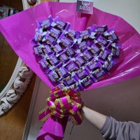 ЗАПОВЯДАЙТЕ ‼️🎀Букет-сърце от
шоколадови вафлички🍫, снимка 2 - Подаръци за рожден ден - 44297574