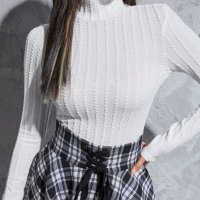 Елегантна блуза с релеф, снимка 1 - Блузи с дълъг ръкав и пуловери - 38520847