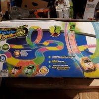 Mindscope Twister Trax Trax 360 Loop 15' (фута) от Neon Glow in the Dark Track с два светещи (импулс, снимка 3 - Електрически играчки - 35155164