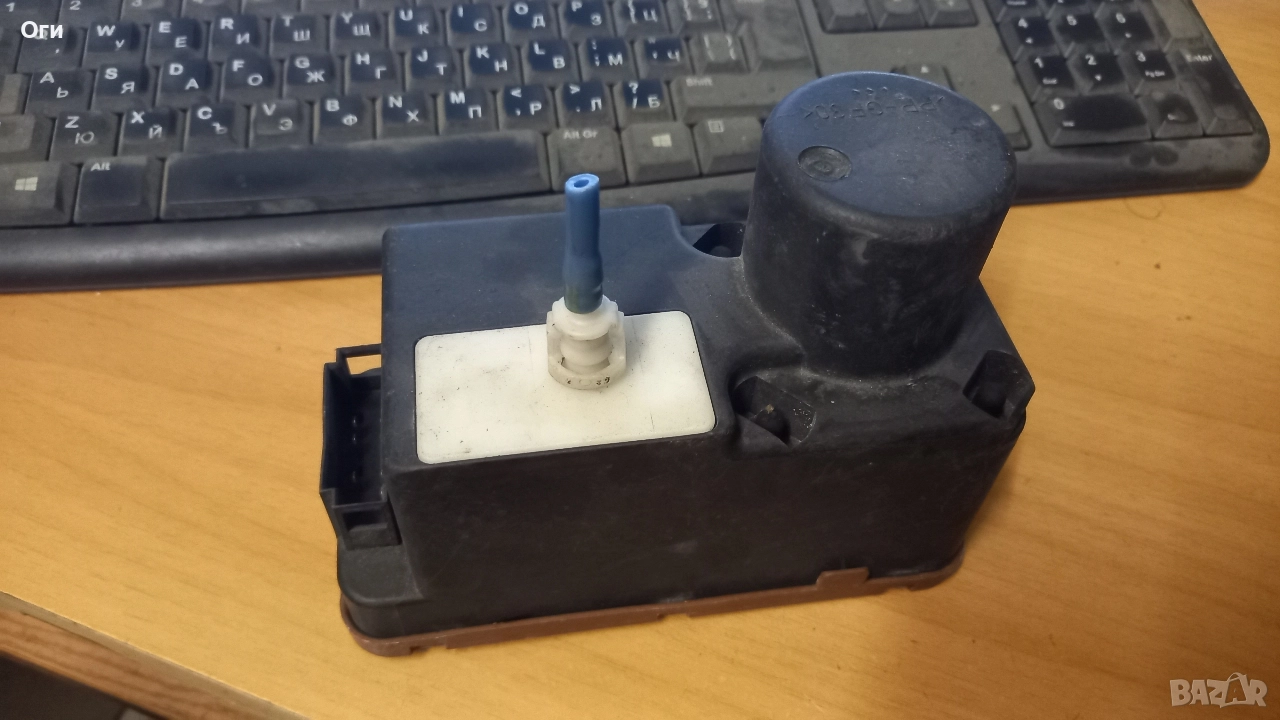 Вакуум помпа централно заключване 1H0 962 257 F за VW POLO (6N1) 45 1.0 (1994 - 1999), снимка 1