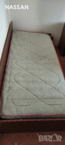 ПОДАРЯВАМ 2 ъглови легла с подматрачна рамка, 2 много запазени двулицеви матракаматрака, снимка 1