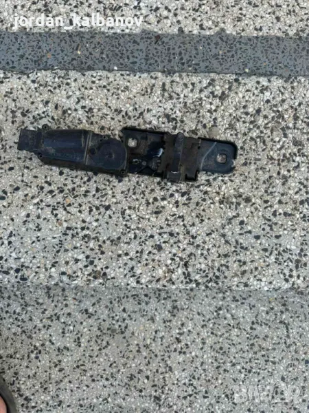 Ключалка на бажника на Ауди Audi A8 D4 H4 само за 100лв. 4h0827383, снимка 1