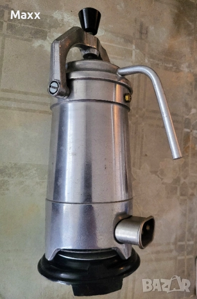 Продавам кафеварка от 1960-те, снимка 1