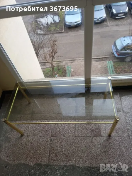 Холна масичка с плот от тъмно стъкло и месингови крака, снимка 1