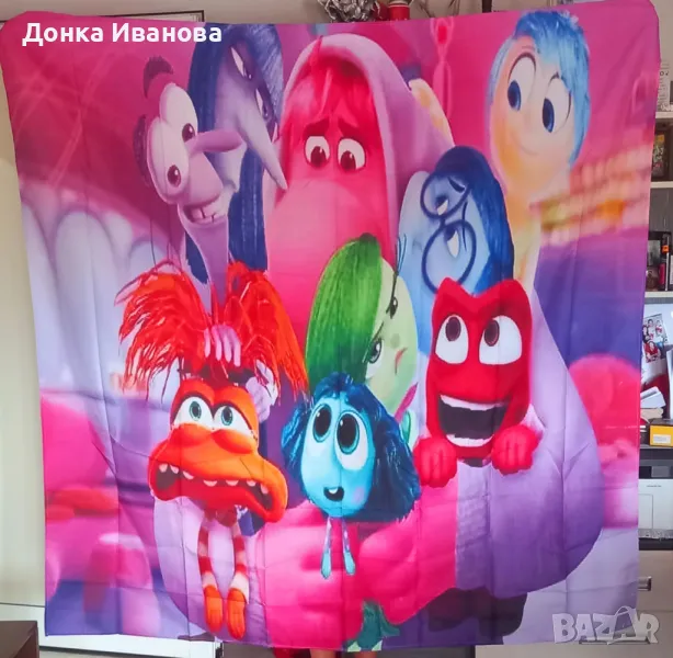 Здравейте!Предлагам нова покривка за маса с тематика "Отвътре навън"размер 151.89*151.89 см и Фон, снимка 1