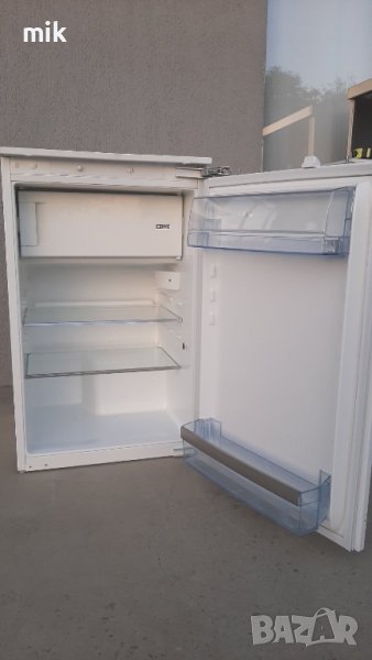 Малък хладилник с камера AEG за вграждане, снимка 1