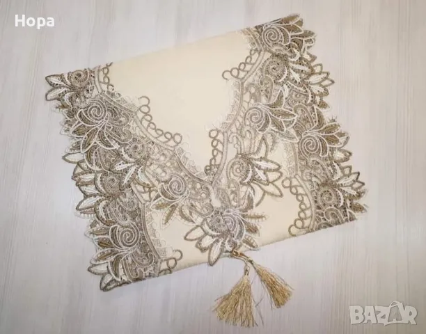 Тишлайфери и карета с Брюкселска дантела 