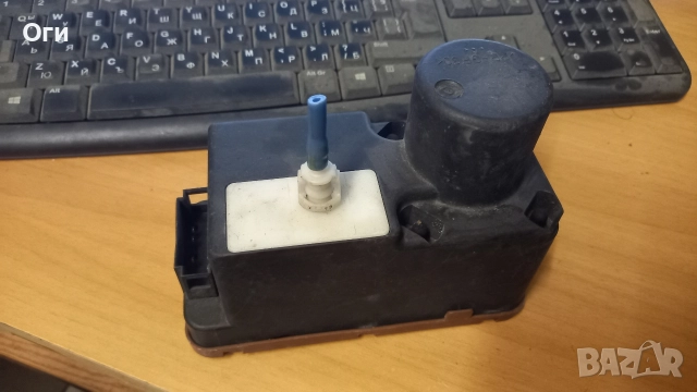 Вакуум помпа централно заключване 1H0 962 257 F за VW POLO (6N1) 45 1.0 (1994 - 1999)