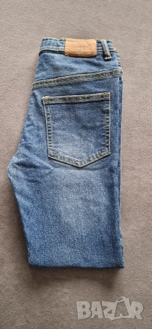 8-9г 134см Панталон тип Дънки тъмно сини прави крачоли без следи от употреба, снимка 2 - Детски панталони и дънки - 52856075