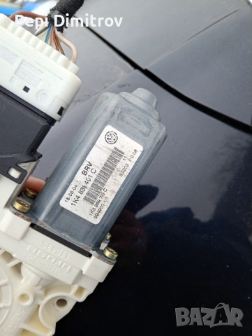 Заден Ляв Мотор Стъклоповдигач за Volkswagen GOLF V (2004 - 2008) 1K0959703C, снимка 2 - Части - 53201352