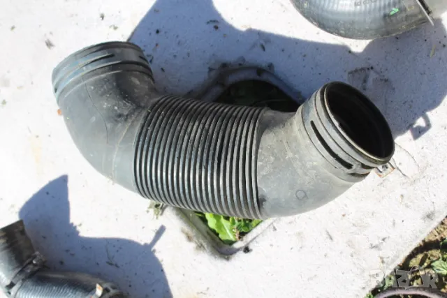 Въздуховод  Фолксваген Шаран 2002 1.9tdi 115 VW Sharan Seat Alhambra 7M3129627C, снимка 2 - Части - 47983820