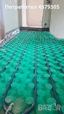 Продава се подова с подложка чисто нова 