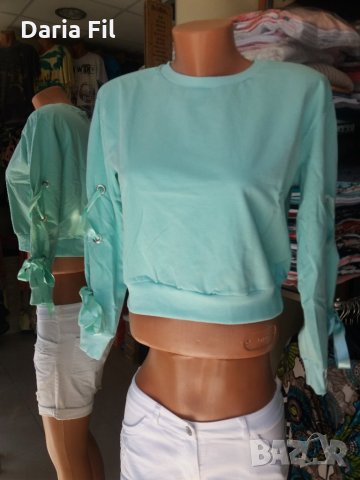 Къса блуза в цвят аква