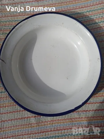 голяма емайлирана чиния от завод Победа неизползвана