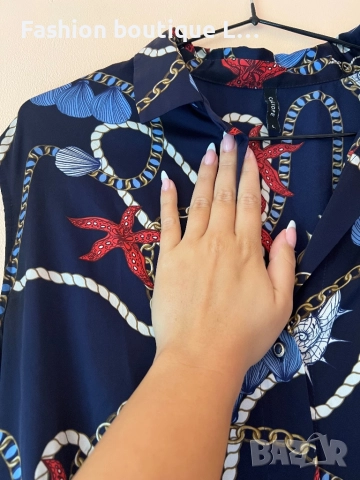 Дълга сатенена ефирна рокля с морски десен в тъмно син цвят M / L размер на марката Calliope 👗👗👗, снимка 11 - Рокли - 52052140