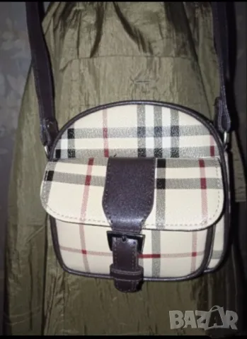 Нова малка твърда чанта през рамо в каре , снимка 2 - Чанти - 47608440