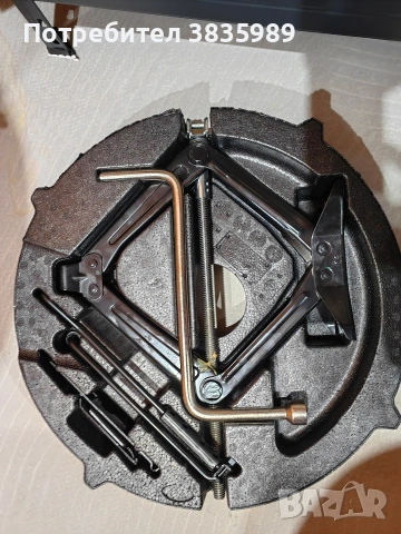 Продавам оригинален комплект крик за Бмв