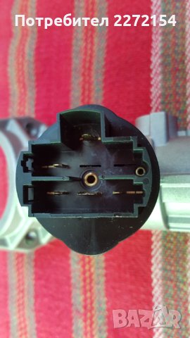Контактен патрон с 2 ключа с конзола и клейморед, снимка 3 - Части - 44384587