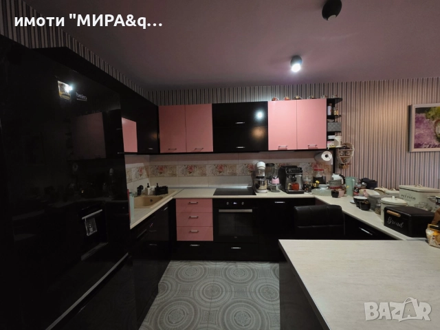 Триетажна къща с гараж, паркомясто и озеленен двор в кв. Куба, гр. Хасково