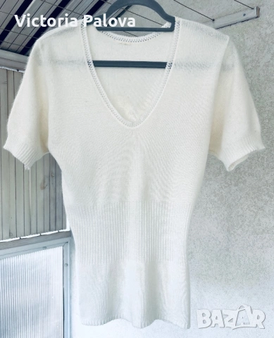 Луксозна млечнобяла блуза от ангора/кашмир с акцентна талия