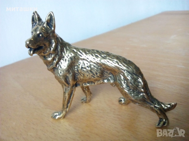 Бронзова статуетка вълчак