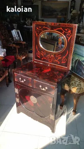 Уникална оригинална японска тоалетка с огледало. Доста е стара, но много запазена. Месингови дръжки , снимка 5 - Шкафове - 49778675