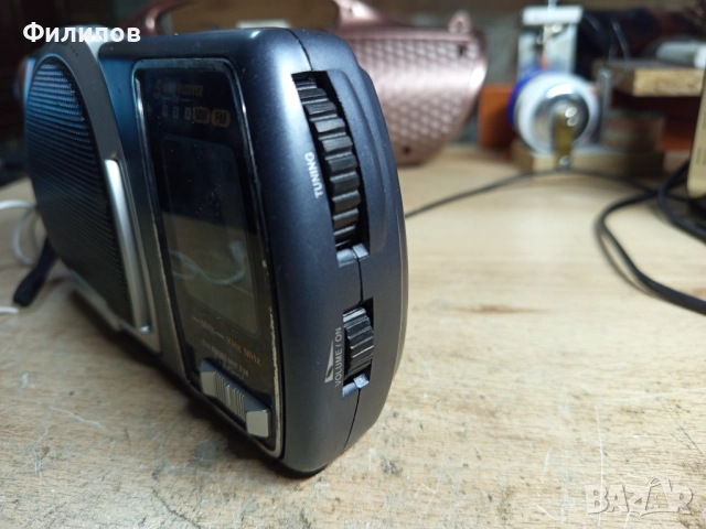 first wb2200 портативно фм радио с li-ion захранване, снимка 2 - Радиокасетофони, транзистори - 52672635