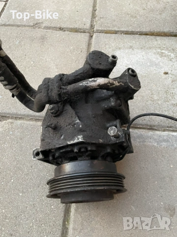 Компресор климатик пасат B5.5 1.8T AWT 8D0260808, снимка 2 - Части - 53185442