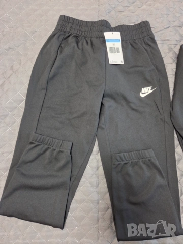 Детски маратонки Adidas в размер 38 2/3, подходящи за момчета и момичета.  Никога не са обувани., снимка 2 - Детски анцузи и суичери - 53890288