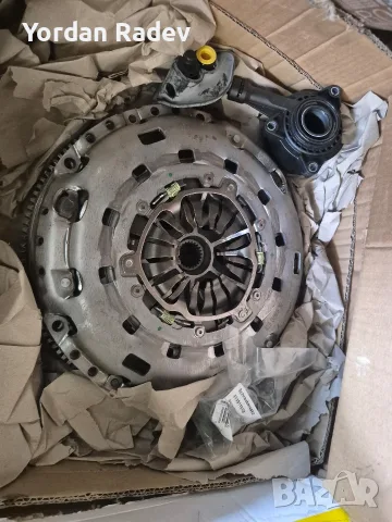 Комплект Съединител с Демпфер (Маховик) LuK за Ford Focus 1 / Transit Connect 1.8 TDCi - 600 0044 00, снимка 2 - Части - 56202955