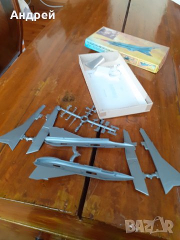 Стар самолетен модел SAAB-J35, снимка 4 - Други ценни предмети - 31289041