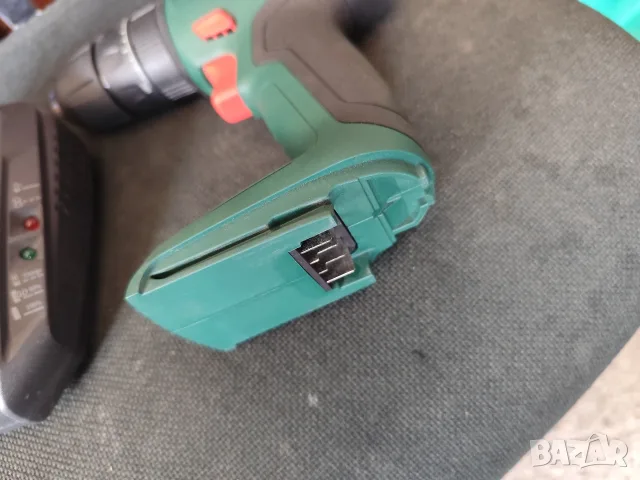 чисто нов винтоверт Bosch 18V с ново зарядно Bosch AL 1830 CV, снимка 2 - Винтоверти - 56130549