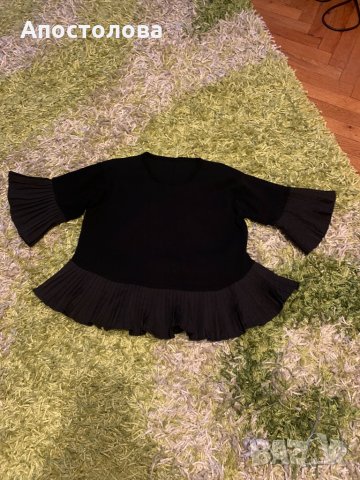 Черна блуза с къдрици, снимка 1 - Блузи с дълъг ръкав и пуловери - 34874010