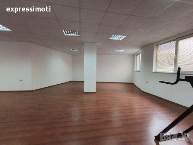 Офис, занималня, клуб, зала за танци
