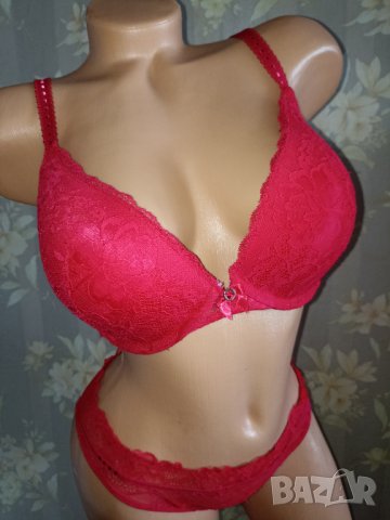 Hunkemoler 85 C-Червен сутиен с твърди чашки с банел 