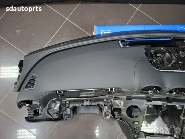 Ново Кожено Табло с Сив шев Mercedes W206 AMG, снимка 5 - Части - 53896993