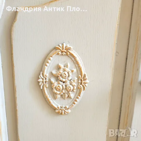 Елегантен ъглов шкаф във винтидж стил, снимка 3 - Секции и витрини - 49110960