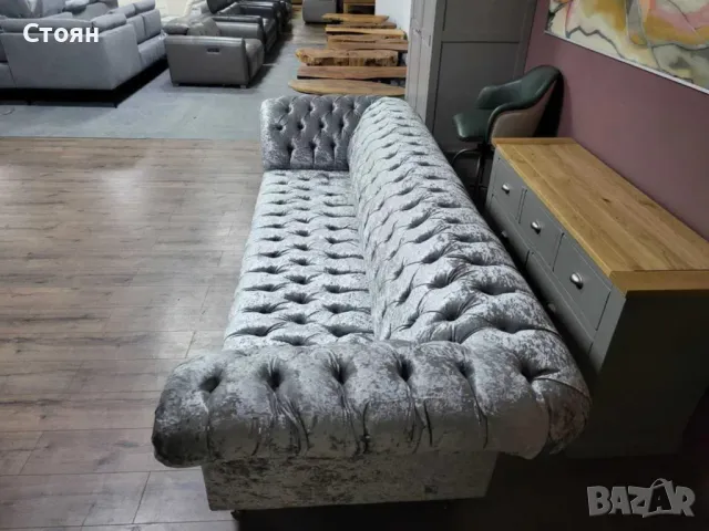 Голям сив диван от плат Честърфийлд и табуретка, снимка 3 - Дивани и мека мебел - 48286284