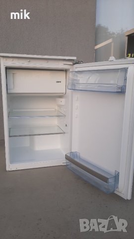 Малък хладилник с камера AEG за вграждане