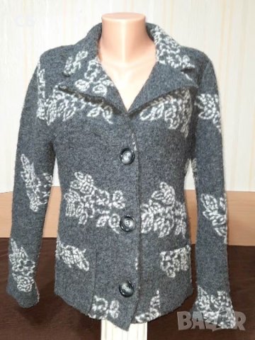 Вълнено дамско сако с бродирани цветя