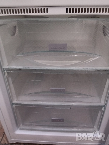 Малък хладилник фреш зона Liebherr с 2 години гаранция!, снимка 2 - Хладилници - 52788957