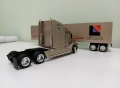 FREIGHTLINER CENTURY 1:43 NZG, снимка 7