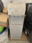 Диспенсер за вода Midea, снимка 1