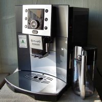 Кафе машина Delonghi Perfecta Cappuccino с чисто нова кана за мляко, снимка 12 - Кафемашини - 34209087