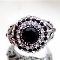 Пръстен от серия *Бижута ретро стил* с черни кристали , снимка 2 - Пръстени - 39791288