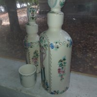 Руски порцелан две бутилки и чашка с казашки мотиви, снимка 3 - Антикварни и старинни предмети - 34442558