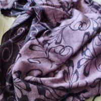 Продавам двуцветен шал от кашмир и коприна, снимка 4 - Шалове - 42765392