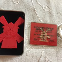 Колекционерски ключодържател и флаш памет 4GB Moulin Rouge / Мулен Руж, официален лицензиран продукт, снимка 1 - Колекции - 35533245