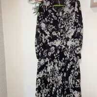 Нова стилна черна бяла разкошна феерична елегантна плисирана плисе рокля Reserved , снимка 7 - Поли - 42179190