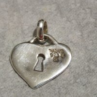 Старинен сребърен медальон заключено сърце и сребърно синджирче - Заключи сърцето си на любимата си, снимка 4 - Колиета, медальони, синджири - 29303150